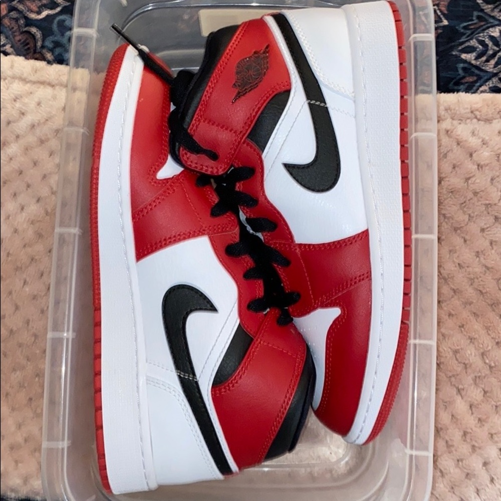 Jordan 1 Mid “Chicago 2020”